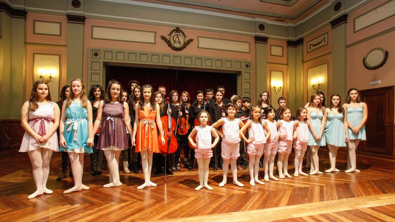 Imagen de archivo de alumnos de la Escuela de Danza Teresa Neri y del Centro de M�sica de Fingoi