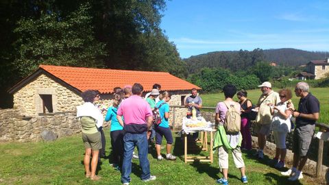 Actividad en la Ruta dos Muiños do Belelle, con motivo de la Festa do Pan de Neda.