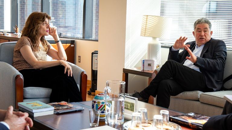 La embajadora de España en Estados Unidos recibe a Fernández Lores en Washington