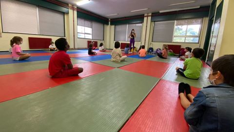 Yoga como actividad extraescolar del CEIP Emilia Pardo Bazn de A Corua