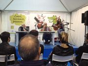 La cantante interpret� tres temas durante la presentaci�n de su libro-disco
