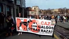 Protesta contra la caza con galgos y otras razas en Gij�n