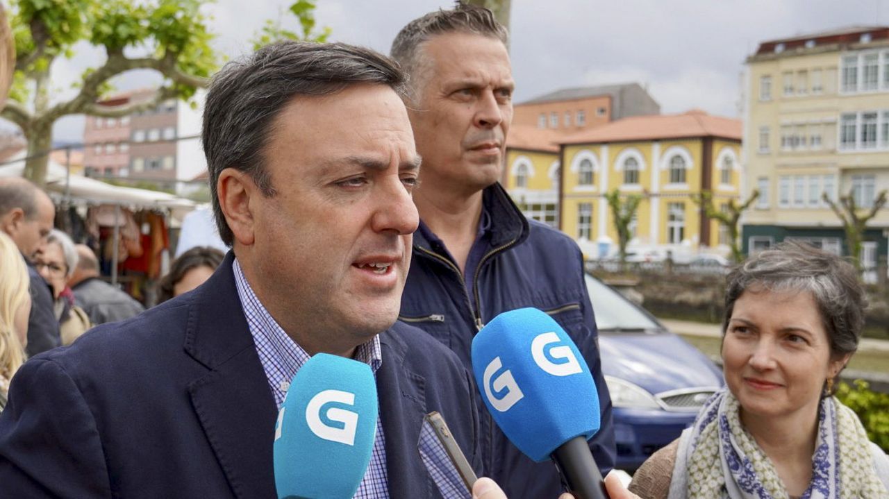Ins Rey reparti propaganda electoral este domingo junto a otros miembros de la candidatura