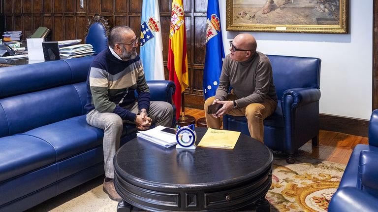 El presidente de la Diputación, José Manuel Baltar, mantuvo un encuentro de trabajo  con el alcalde de A Merca, José Manuel Garrido.