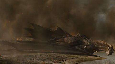 Drogon herido junto a Daenerys en el episodio 7x04 de Juego de Tronos