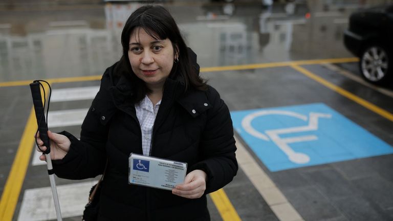 Multa de 200 euros a una persona invidente por estacionar en A Coruña con una tarjeta caducada