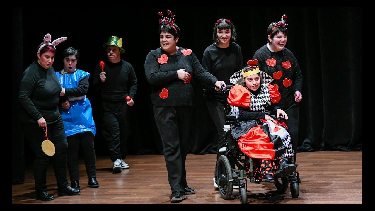 La asociaci�n Pedra de Aro�a celebrar� su tradicional festival de Navidad en el polideportivo de A Cachada