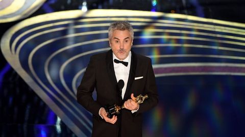 Alfonso Cuaron recibe el Óscar a la mejor fotografía