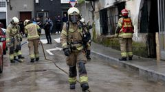 Incendio en una casa okupada en Os Mallos