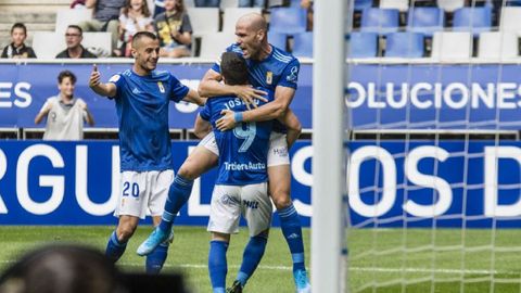 Gol Ortuo Joselu Tejera Real Oviedo Zaragoza Carlos Tartiere.Ortuo celebra su tanto con Joselu y Tejera