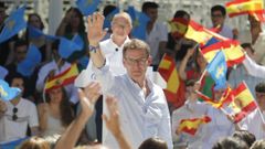 El lder del Partido Popular y candidato a la Presidencia del Gobierno, Alberto Nez Feijo, participa en un mitin electoral de cara al 23J, en el Paseo del Bomb, a 14 de julio de 2023, en Oviedo