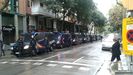 Imagen de unas furgonetas de la UIP con sus agentes policiales aparcados en la calle Consejo de Ciento de Barcelona el 1-O