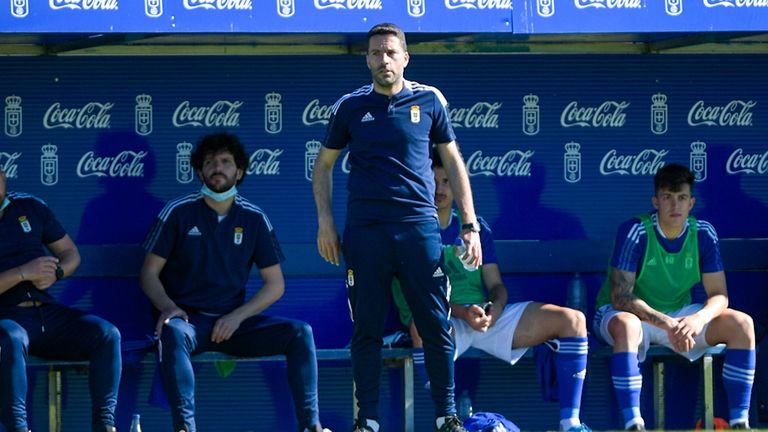 Jaime Álvarez, con Jon Carrera detrás, durante un partido con el Vetusta