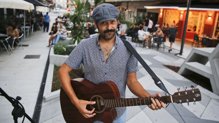 Gonzalo Arca, en su actuación de Os Xoves nas Pistas del verano pasado