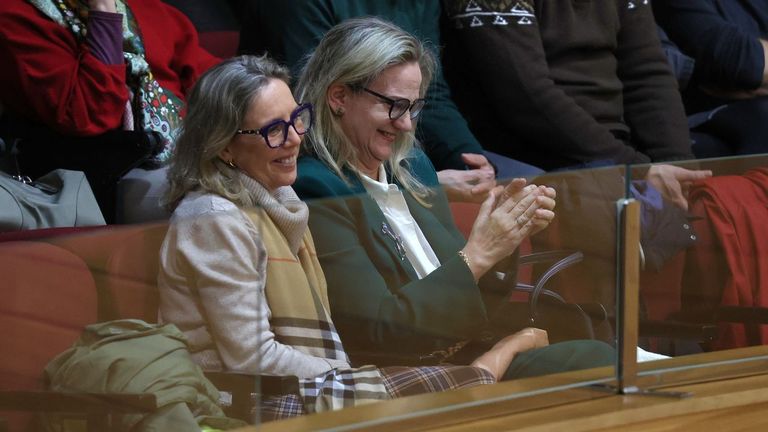 El Parlamento elige a María Dolores Fernández Galiño para que ejerza de valedora cinco años más