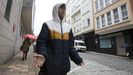 El joven, de 19 años de edad, a su salida del Juzgado de Ferrol tras prestar declaración por la sustracción de un microbús la jornada del jueves.