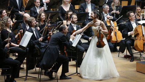 Concierto de la Sinfónica de Galicia con la violinista María Dueñas.