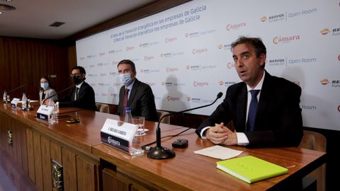 Santiago Rodríguez, Oriol Sarmiento, Íñigo Ribas participaron en la primera mesa redonda