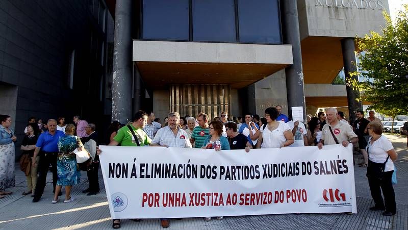 Diouf, con el bal�n en un partido contra Andorra. 