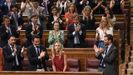 La diputada del PP Álvarez de Toledo recibe el aplauso de sus compañeros de partido durante el pleno sobre el Open Arms  