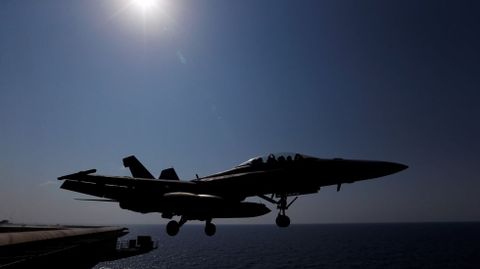 Aviones estadounidenses parten del ISS Dwight D. Eisenhower hacia Mosul