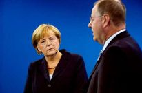 Merkel y su rival socialdemcrata Peer Steinbrck, ayer durante el duelo televisado.