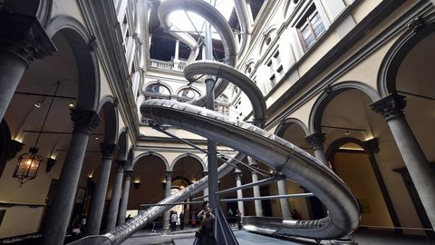 Una obra del artista alemn Carsten Hoeoller en la exposicin The Florence Experiment, en el Palazzo Strozzi de Florencia