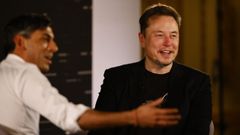 El dueño de X, Elon Musk, con el primer ministro británico, Rishi Sunak, en la cumbre de Bletchley