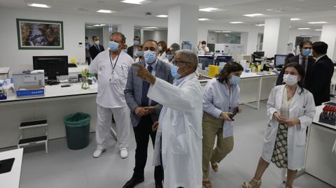 Entramos en el nuevo laboratorio del CHUO.Cerca de 50 personas trabajan en el laboratorio del CHUO