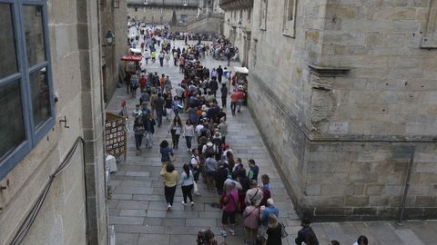 Desde primera hora, varias personas llegan hasta la Catedral