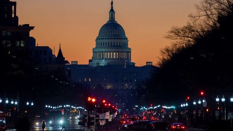 Vista del Capitolio al amanecer en Washington DC 