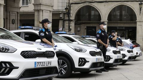 Patrullas de Polica Local estacionadas en la praza Maior de Ourense, en una imagen de archivo