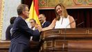 Francina Armengol, presidenta de la Mesa del Congreso, da la mano a Alberto Nez Feijoo, diputado y presidente del Partido Popular, en la Sesin Constitutiva del Congreso.