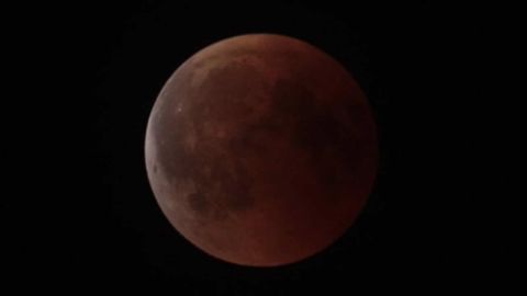 Eclipse de Luna, fotografiado anoche en A Veiga