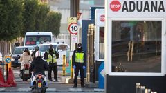 Control policial en el paso fronterizo entre La Lnea y Gibraltar