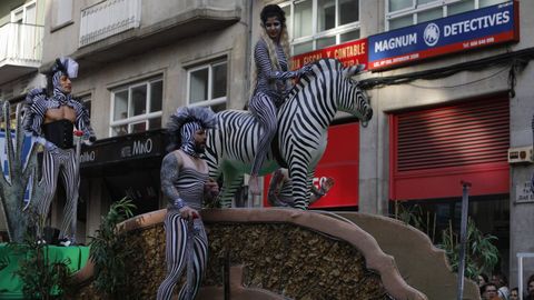 Domingo de carnaval en la ciudad de Ourense. Gran desfile de cerca de tres horas y casi medio centenar de carrozas.