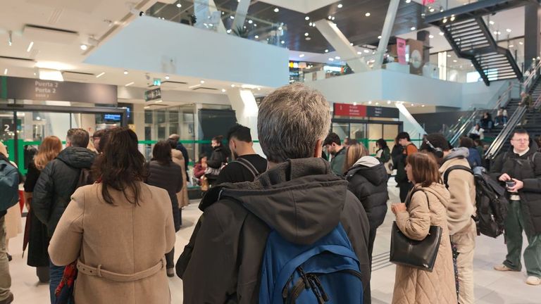 La reducción de velocidad en el eje atlántico llena de pasajeros la estación viguesa de Vialia