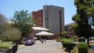 Entrada de uno de los Hospitales Unidos de Bulawayo en Zimbabue