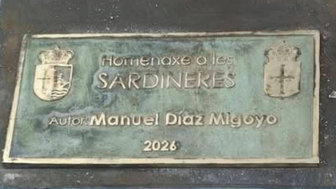 La placa orixinal taba �ntegramente n'asturianu
