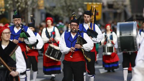 Gaiteiros, no desfile en Madrid hai uns das polo San Patricio.