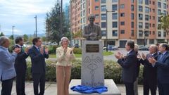 El alcalde, Alfredo Canteli, miembros de la Corporación local, familiares y amigos de Jaime Martínez asisten a la Inauguración del busto en su honor
