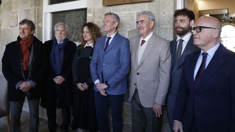 Autoridades locales, provinciales y autonómicas con la familia de Prado en la inauguración del hotel