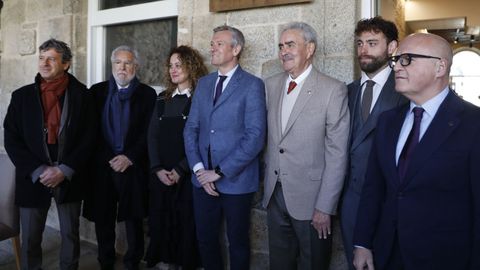 Autoridades locales, provinciales y autonmicas con la familia de Prado en la inauguracin del hotel