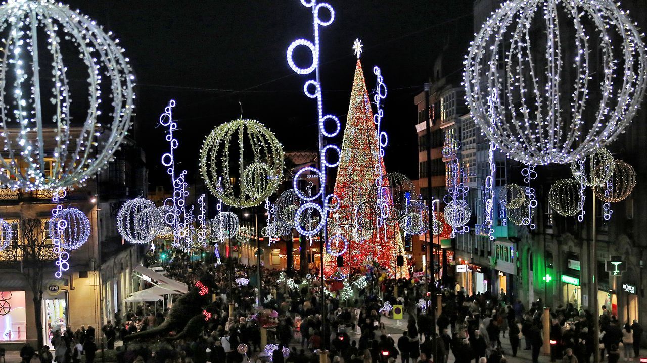 Espectculo de encendido de las luces de navidad.El vicepresidente de la Xunta, Alfonso Rueda, durante su visita al Hotel Balneario de Mondariz.