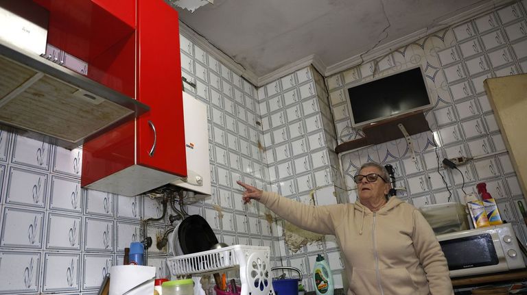 Vecinos de Vigo denuncian daños por las obras del Barrio do Cura: «Es un sinvivir»