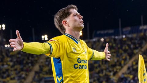 Estanis Pedrola celebra un gol con Las Palmas