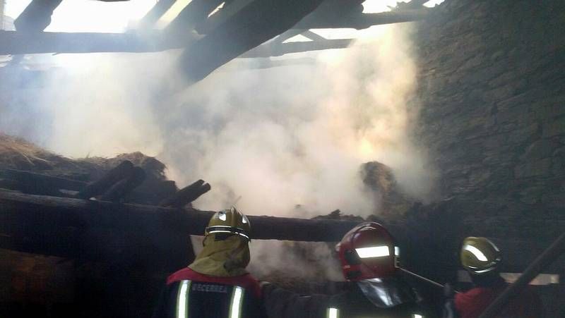 Los ni�os disfrutan con los entrenamientos de Smaily y de Anthony en el campo Luis Bodegas