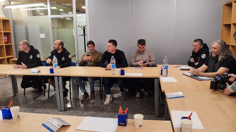 Reprsentantes de los trabajadores de la estiba en Avil�s, se re�nen en el Sasec con las empresas del Centro Portuario de Empleo.