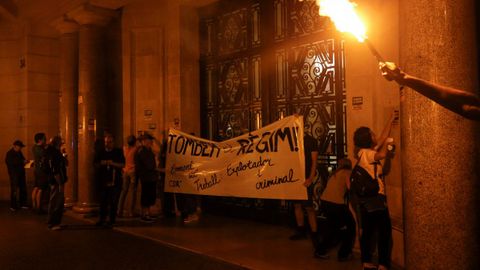 Una accin del ala ms radical del independentismo, los autoproclamados Comits de Defensa de la Repblica, en una calle de Barcelona