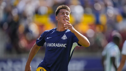 Dani Villahermosa celebra un gol con el Andorra